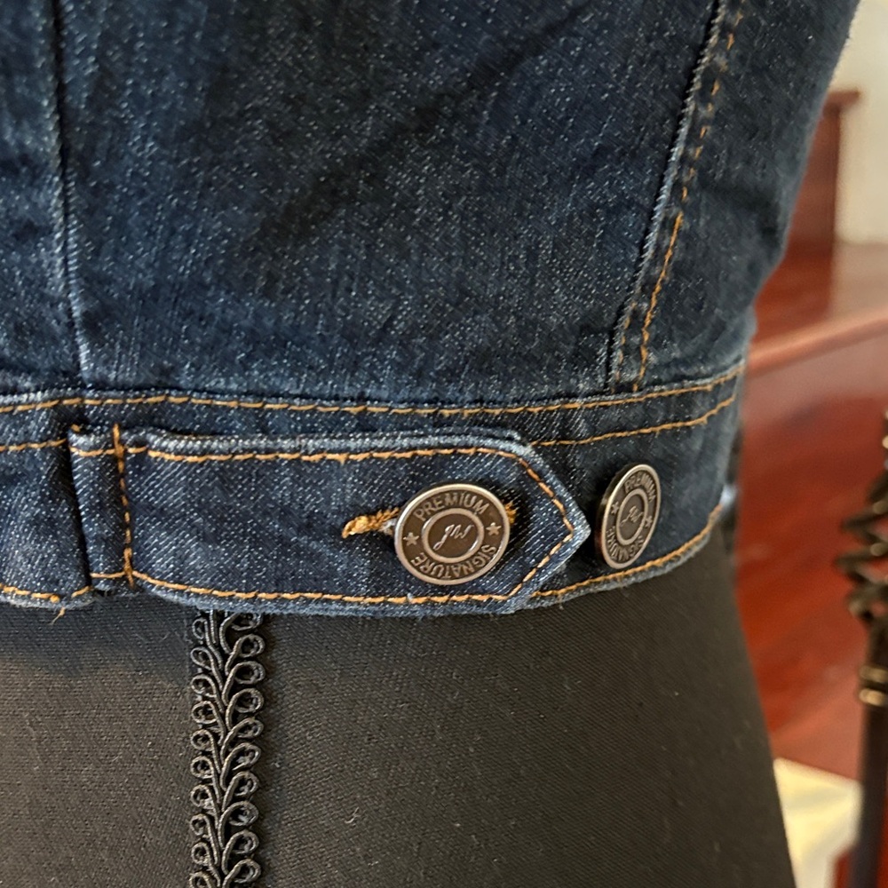 Denim Sleeveless Vest - Picture 4 of 11